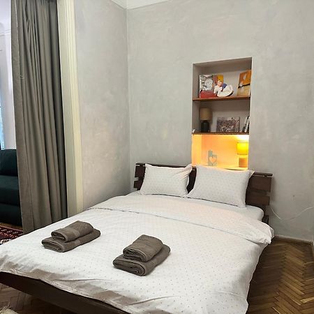 Art Apartment On Kylisha Str Lemberg Exterior foto